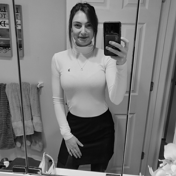 Meet your Posher, Alexis - Picture 2 of 2